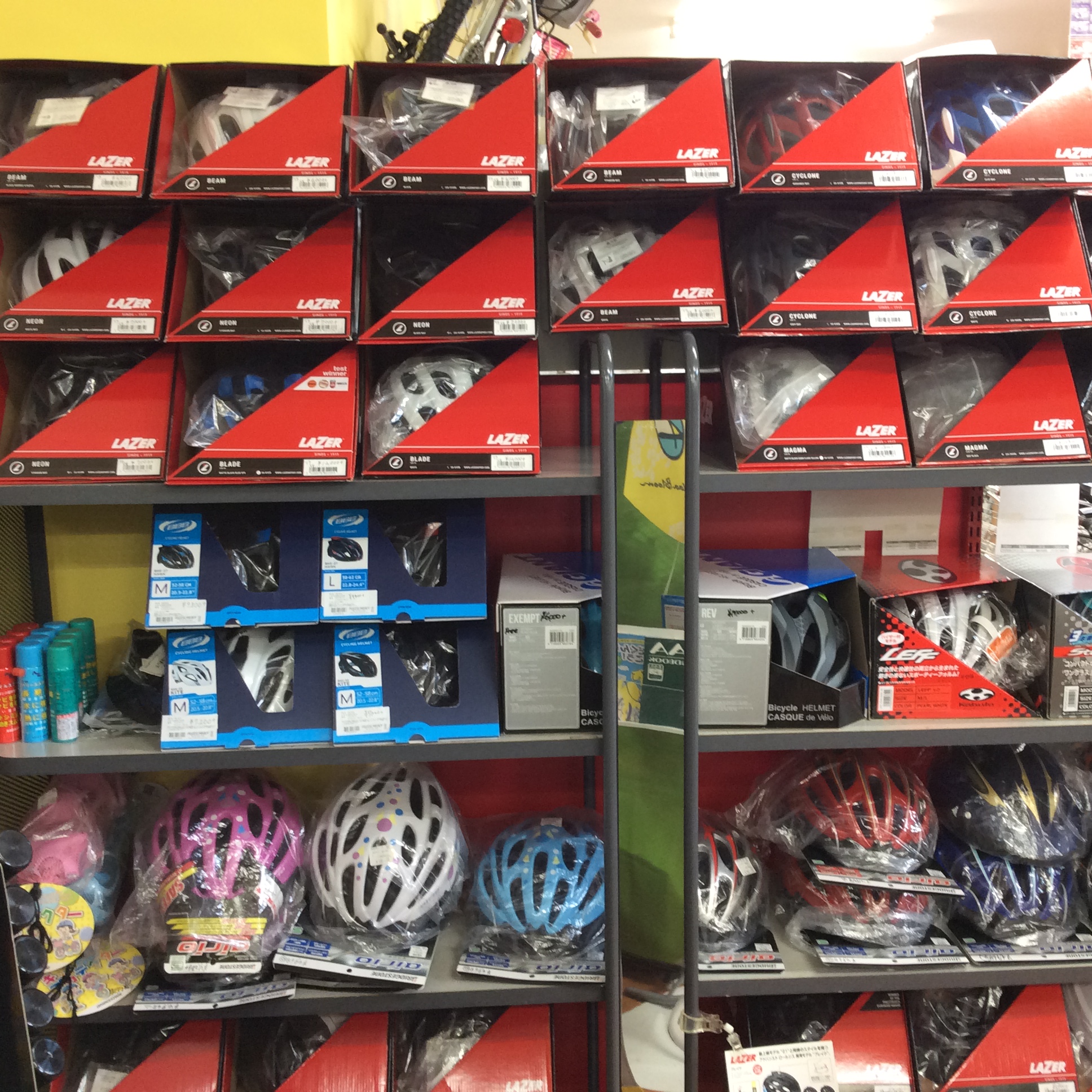 LAZER ヘルメット続々入荷してます。