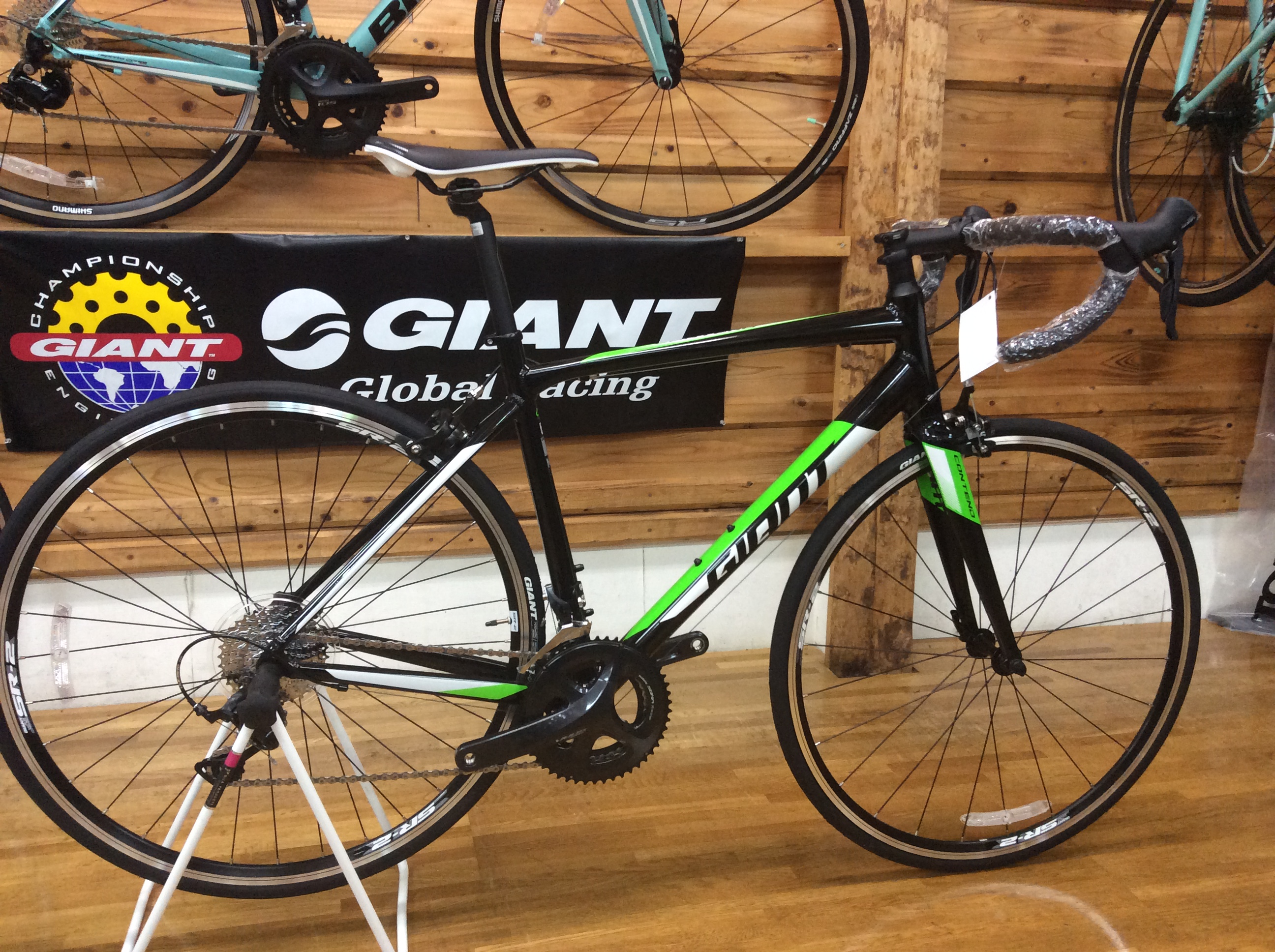 2017 GIANT  CONTEND1