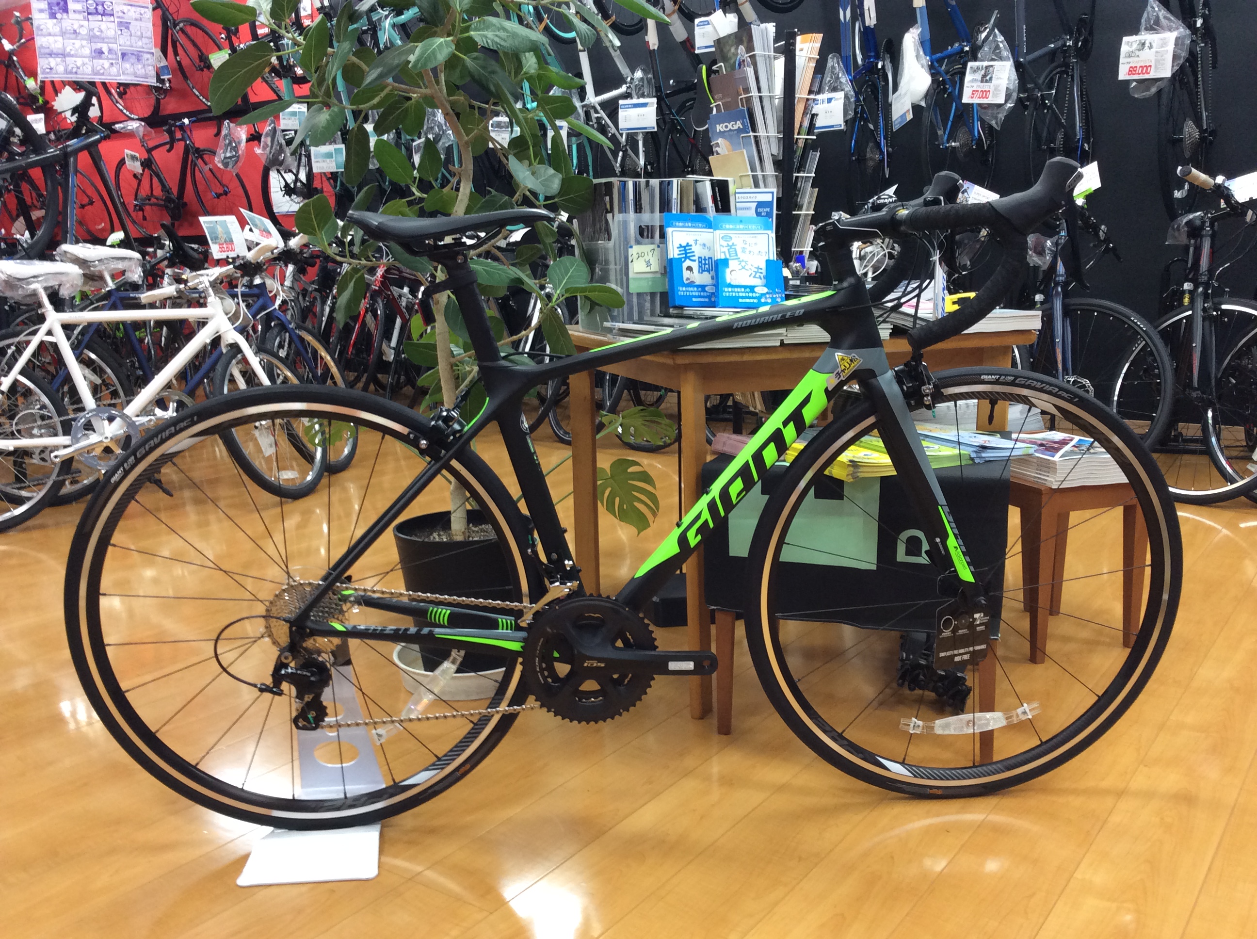 GIANT TCR ADVANCED 2 2018年モデル入荷しました!