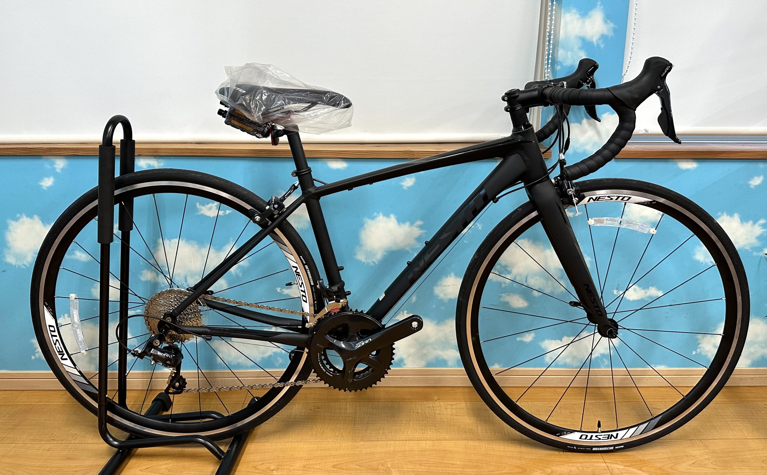 1台限り‼️ロードバイク本体が税込¥97,900❗️【ネスト】オルタナ 2021モデル